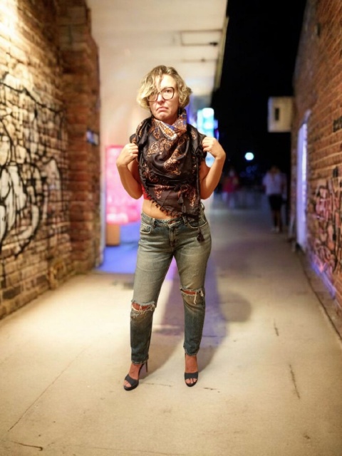 Granatowa jedwabna chusta we wzory